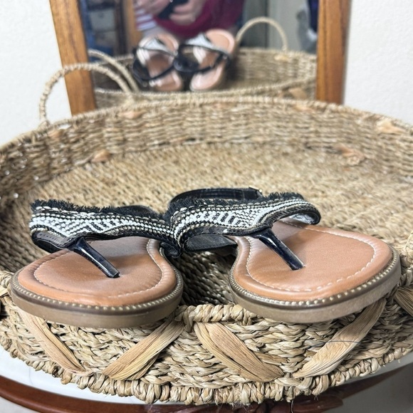 NWOT Sandals by CHARLIE PAIGE with black & white intricate beading & fringe SZ6 - Picture 4 of 7